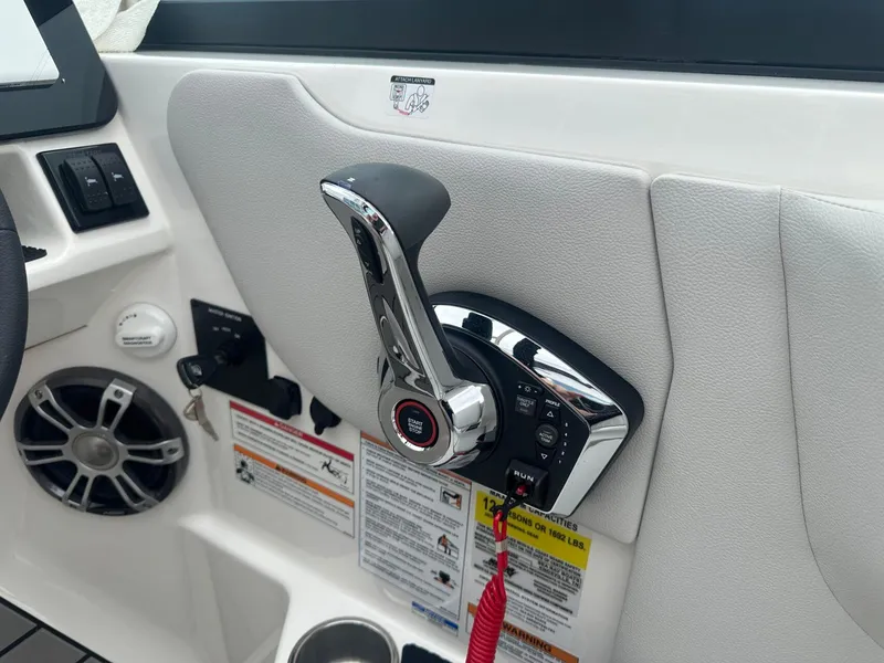 Slide: The Image of Sea Ray SDX 250 Surf 2025 - 20