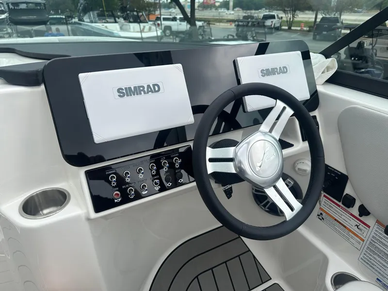 Slide: The Image of Sea Ray SDX 250 Surf 2025 - 22