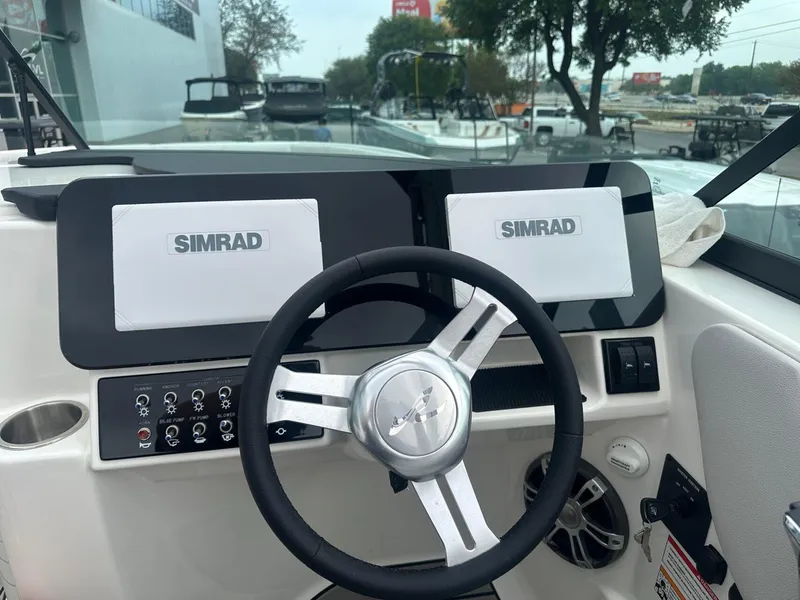 Slide: The Image of Sea Ray SDX 250 Surf 2025 - 23