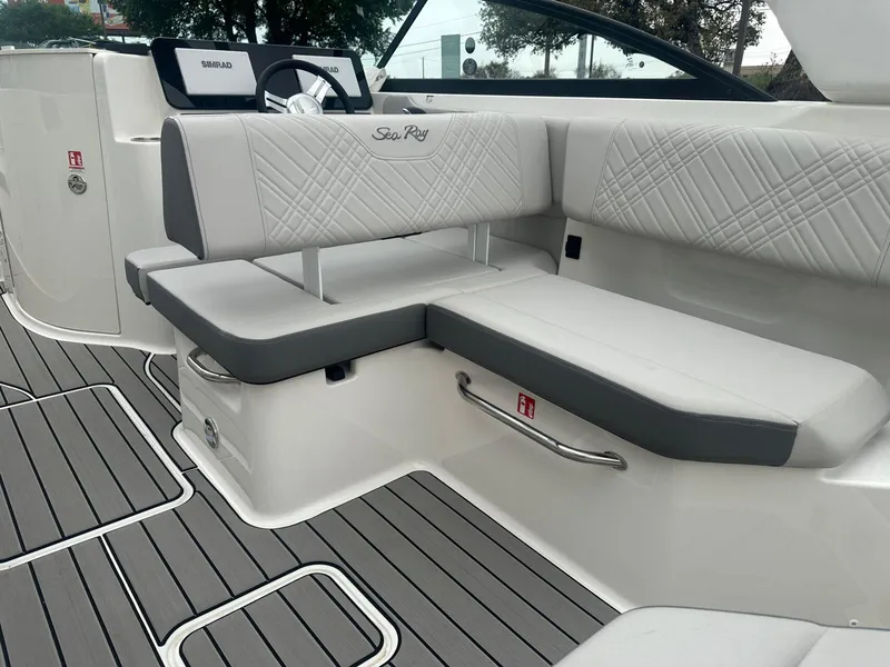 Slide: The Image of Sea Ray SDX 250 Surf 2025 - 27
