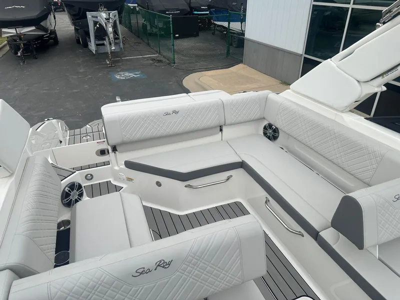 Slide: The Image of Sea Ray SDX 250 Surf 2025 - 29