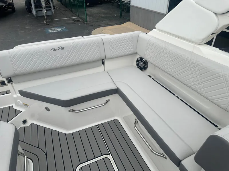 Slide: The Image of Sea Ray SDX 250 Surf 2025 - 30