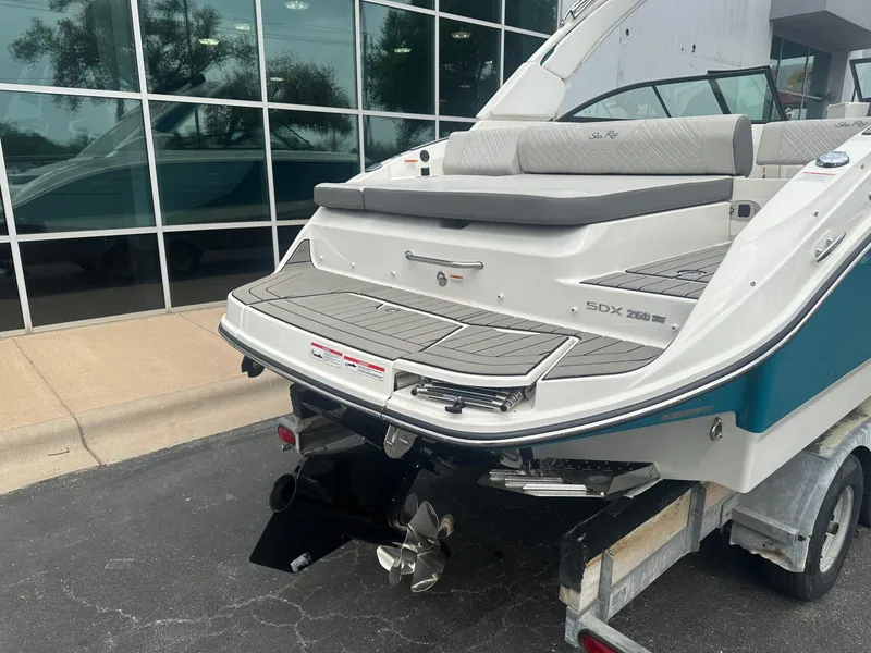 Slide: The Image of Sea Ray SDX 250 Surf 2025 - 33