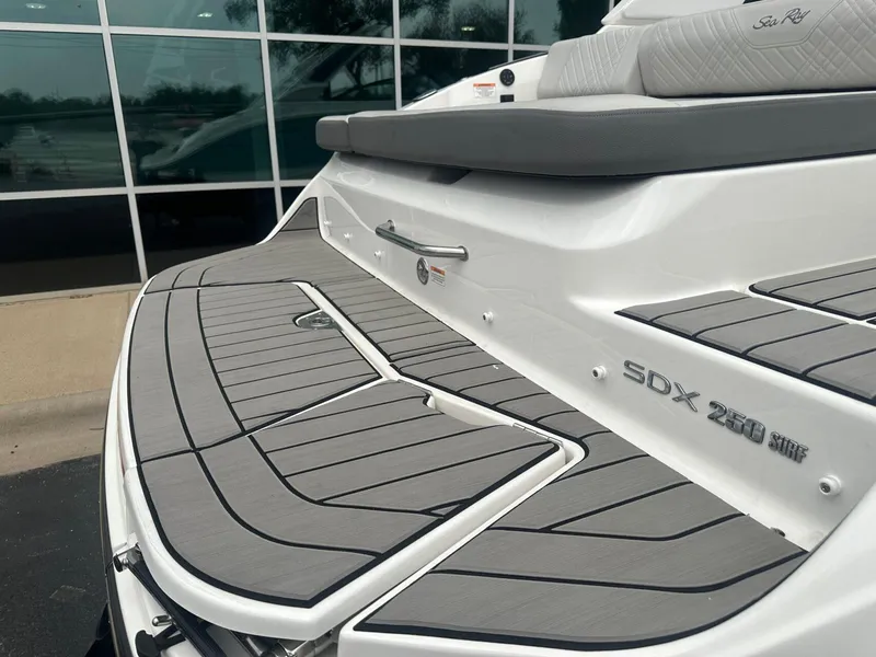 Slide: The Image of Sea Ray SDX 250 Surf 2025 - 34