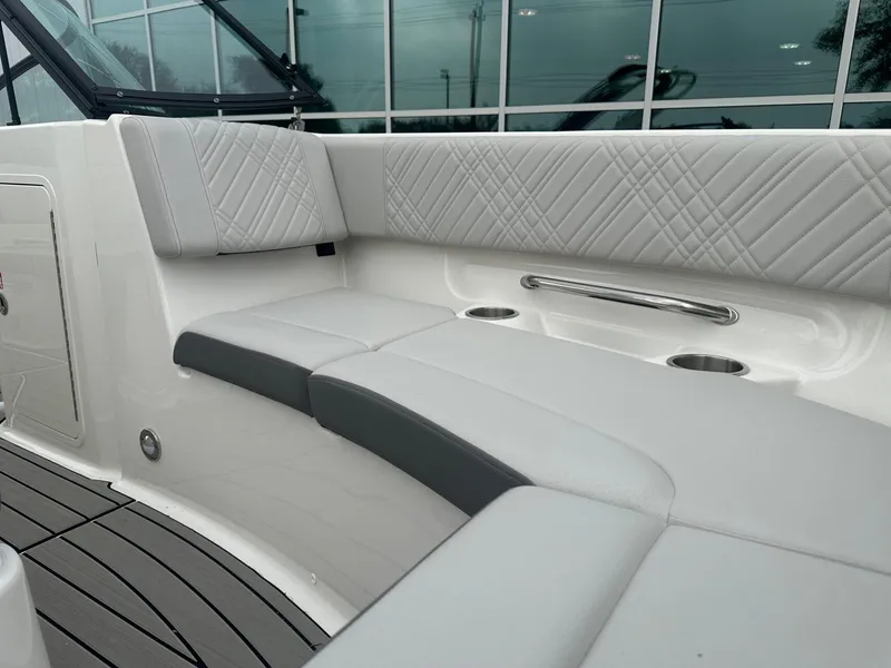 Slide: The Image of Sea Ray SDX 250 Surf 2025 - 9