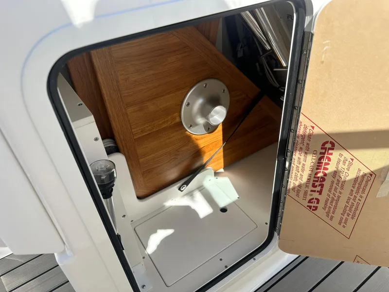 Slide: The Image of Sea Ray SDX 270 2025 - 20