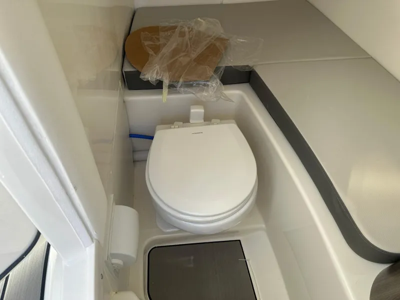 Slide: The Image of Sea Ray SDX 270 2025 - 26