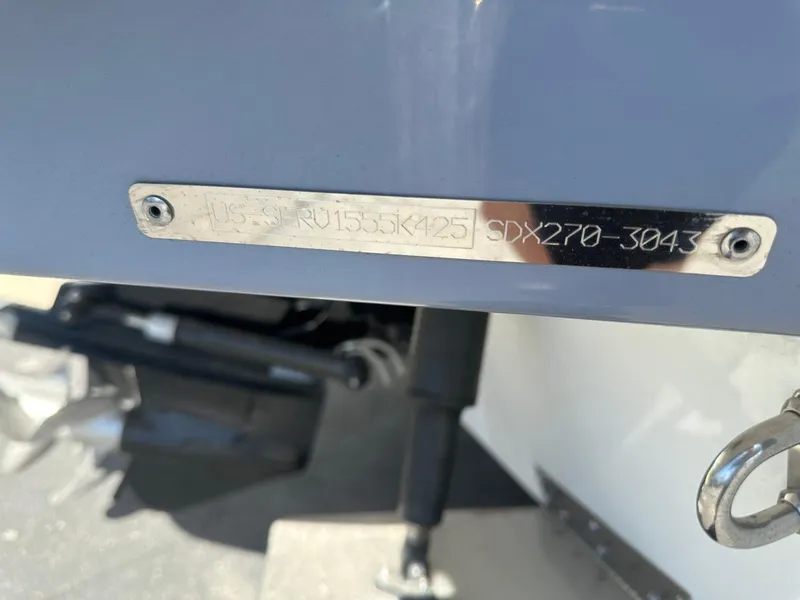 Slide: The Image of Sea Ray SDX 270 2025 - 29