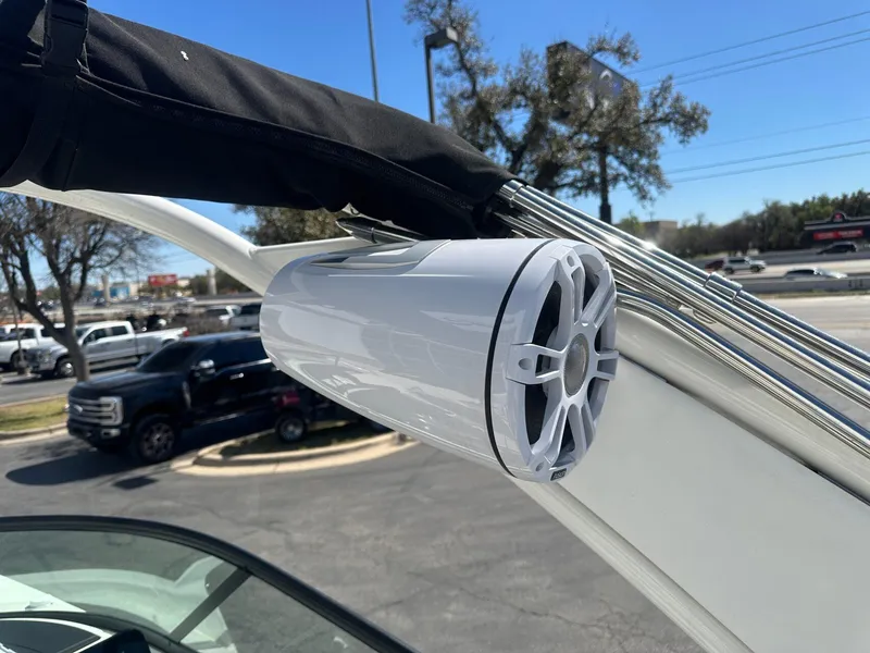 Slide: The Image of Sea Ray SDX 270 2025 - 6