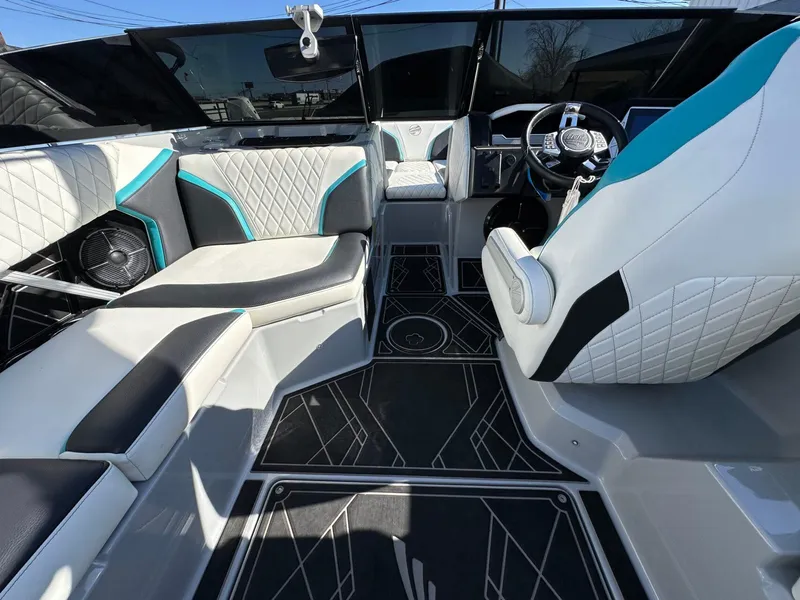 Slide: The Image of Tigé 22RZX 2022 - 14