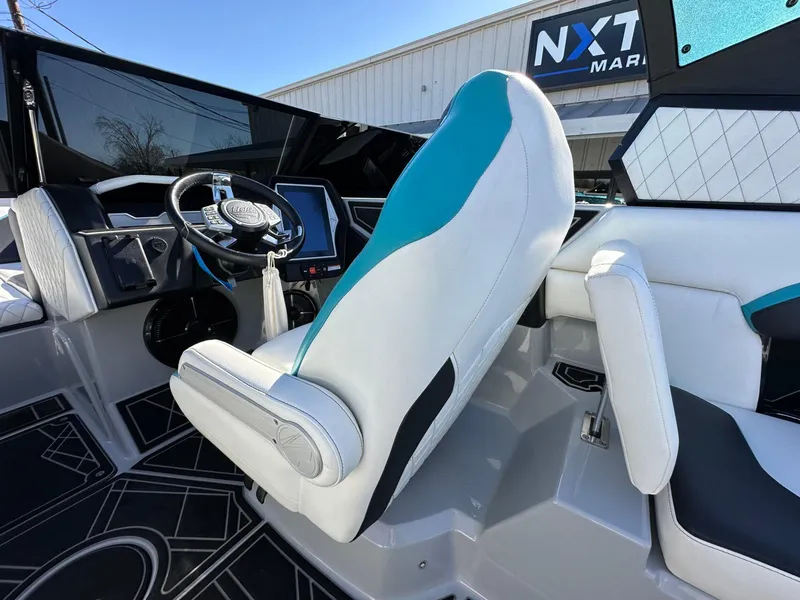 Slide: The Image of Tigé 22RZX 2022 - 15