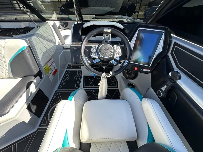 Slide: The Image of Tigé 22RZX 2022 - 17