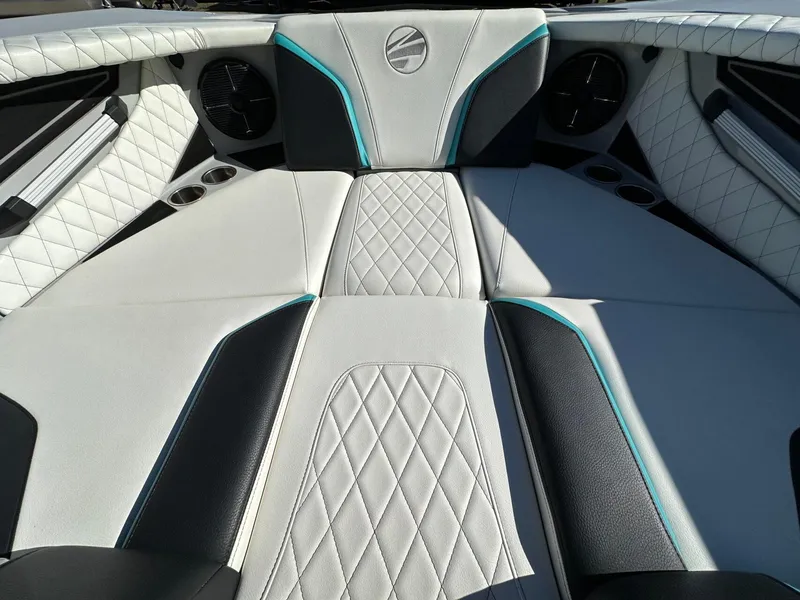 Slide: The Image of Tigé 22RZX 2022 - 19