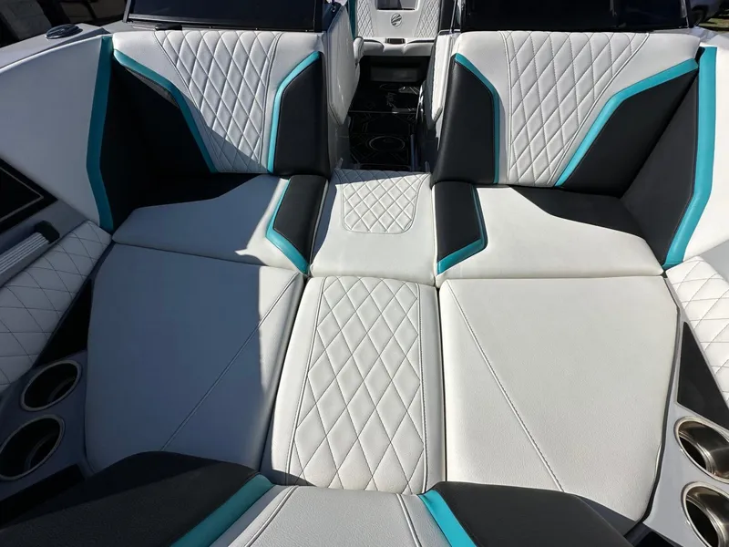 Slide: The Image of Tigé 22RZX 2022 - 22