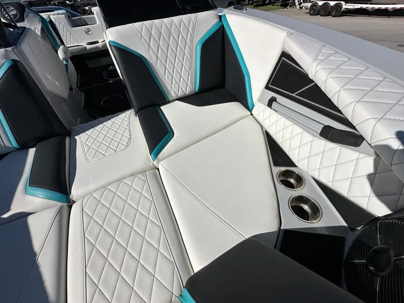 Slide: The Image of Tigé 22RZX 2022 - 23