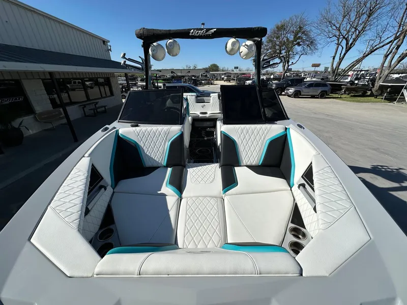 Slide: The Image of Tigé 22RZX 2022 - 24