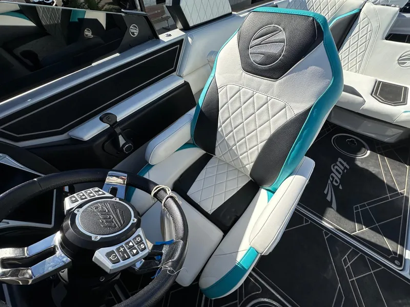 Slide: The Image of Tigé 22RZX 2022 - 26