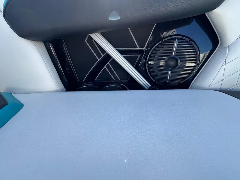 Slide: The Image of Tigé 22RZX 2022 - 27