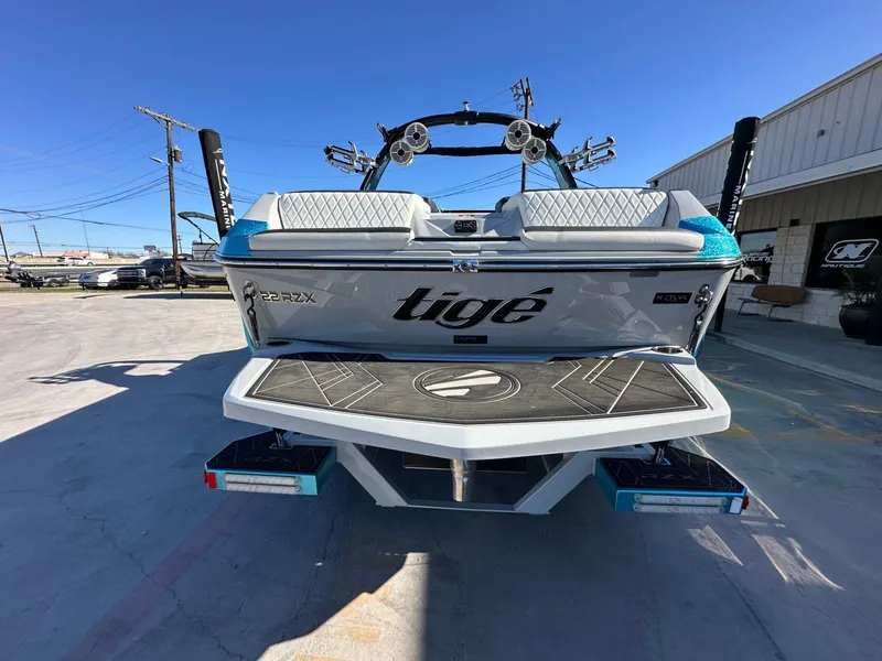 Slide: The Image of Tigé 22RZX 2022 - 3