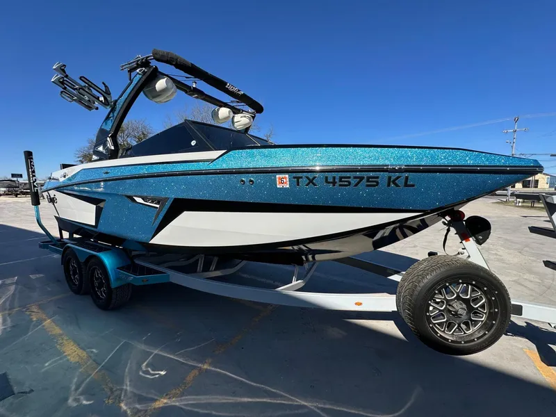 Slide: The Image of Tigé 22RZX 2022 - 6