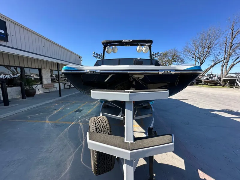 Slide: The Image of Tigé 22RZX 2022 - 7