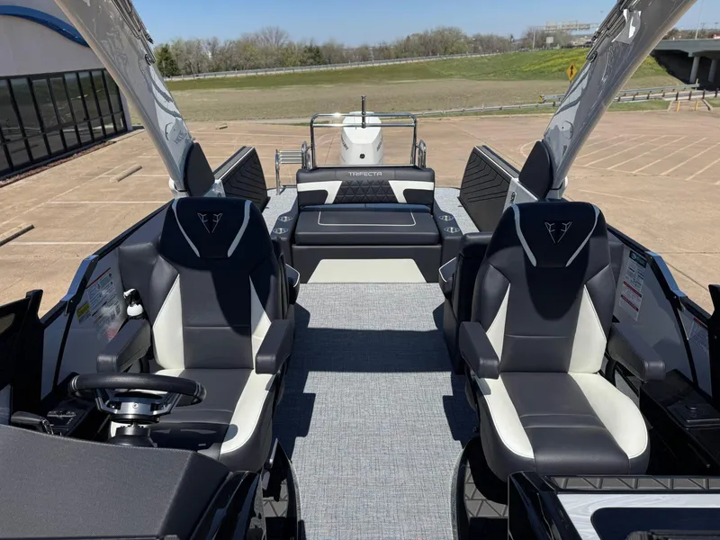 Slide: The Image of Trifecta 25 SPORT ULS9DC3PLU 2025 - 15