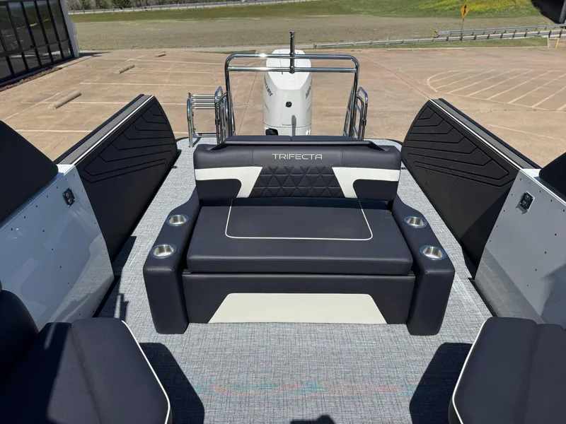 Slide: The Image of Trifecta 25 SPORT ULS9DC3PLU 2025 - 16