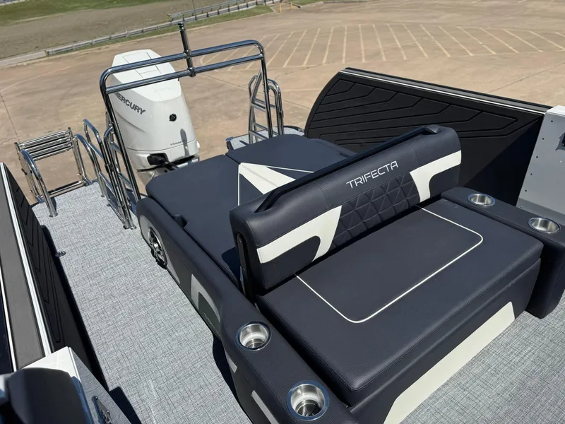 Slide: The Image of Trifecta 25 SPORT ULS9DC3PLU 2025 - 17