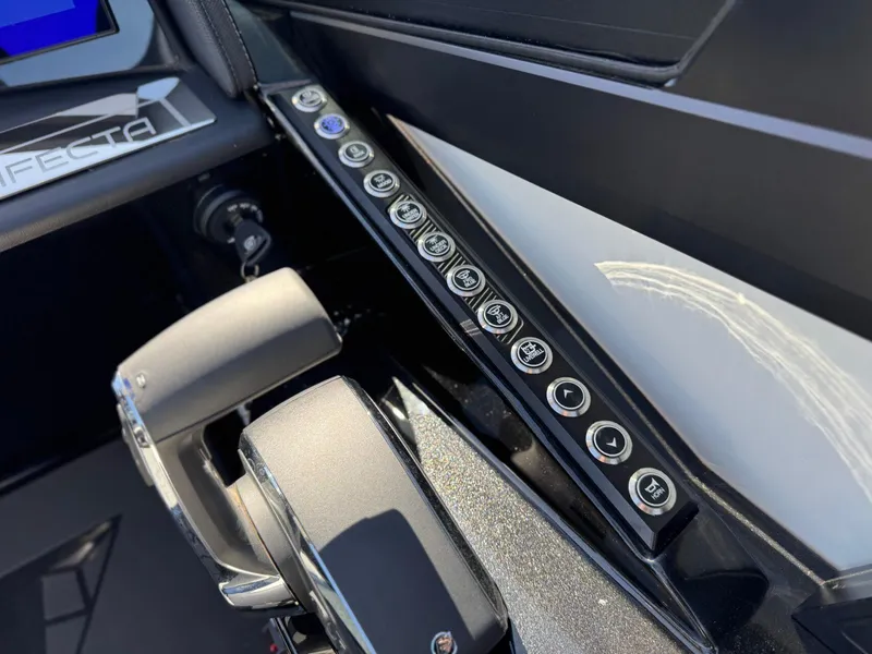 Slide: The Image of Trifecta 25 SPORT ULS9DC3PLU 2025 - 26