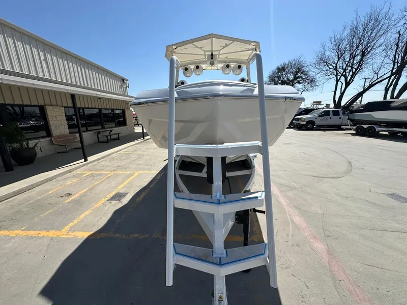 Slide: The Image of Tigé Ultré 25ZX 2025 - 12