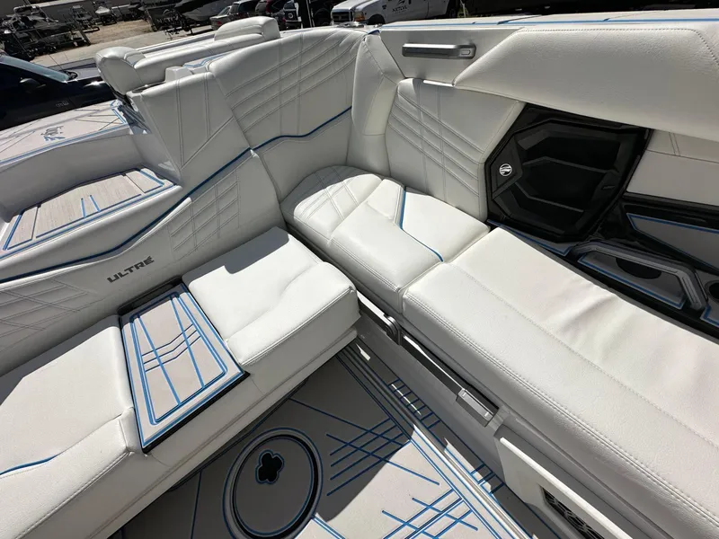 Slide: The Image of Tigé Ultré 25ZX 2025 - 16