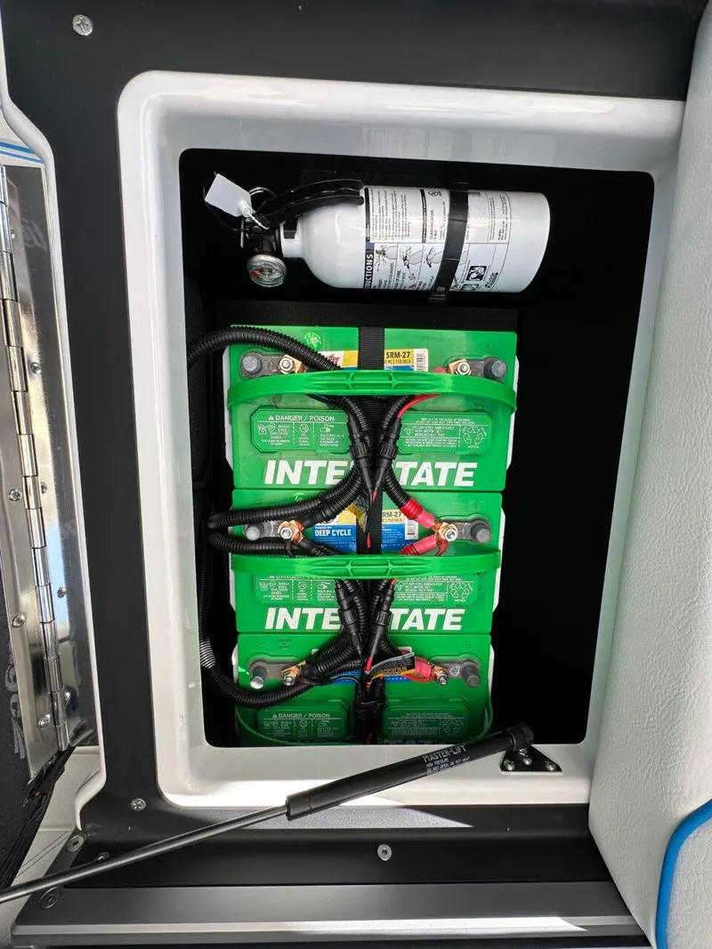 Slide: The Image of Tigé Ultré 25ZX 2025 - 33