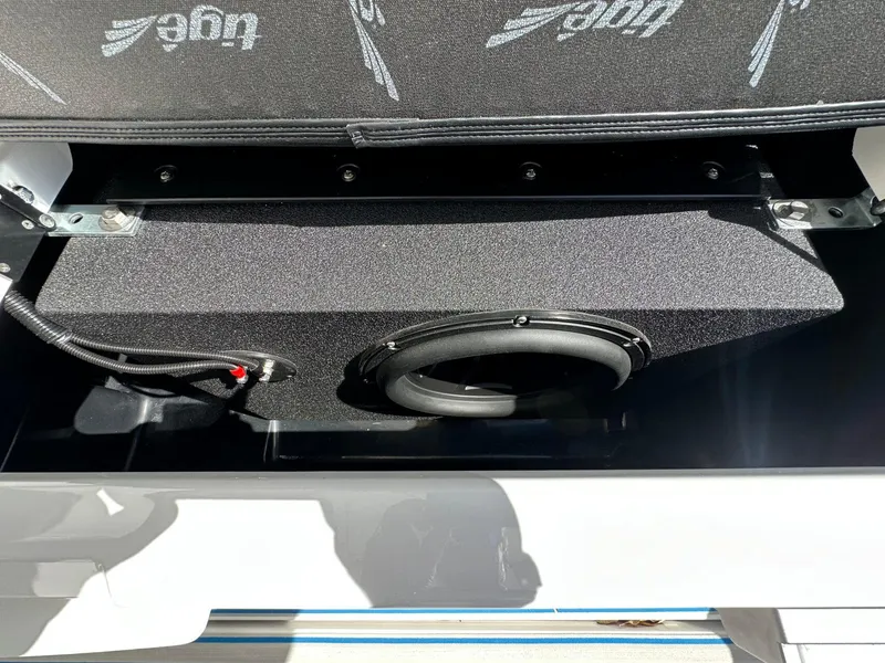 Slide: The Image of Tigé Ultré 25ZX 2025 - 35