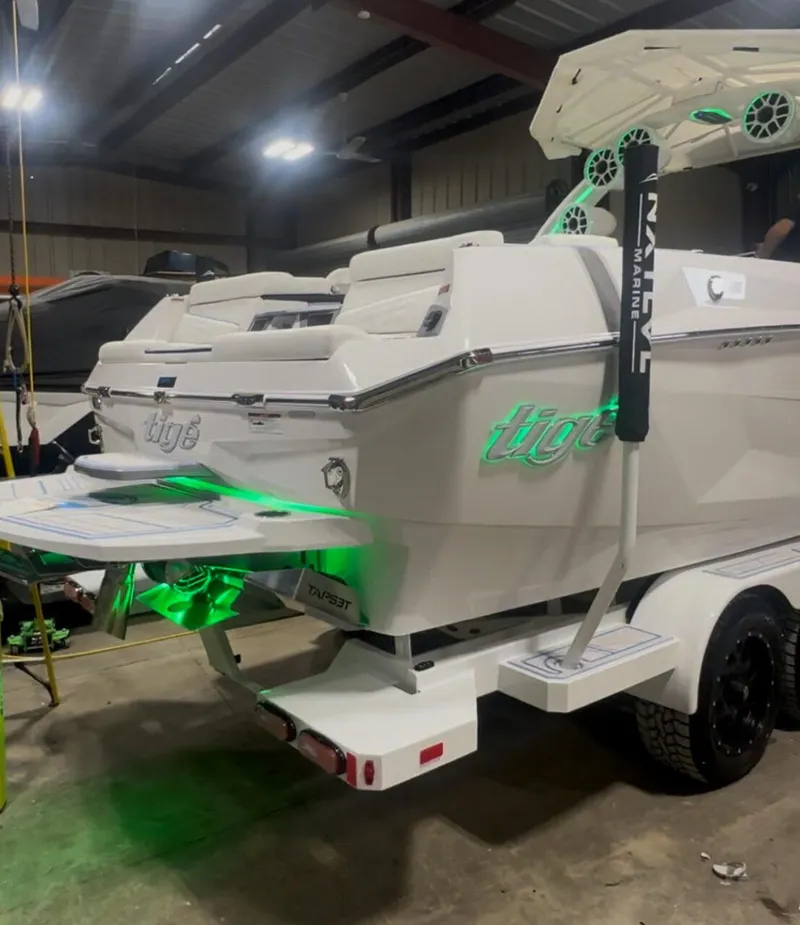 Slide: The Image of Tigé Ultré 25ZX 2025 - 4