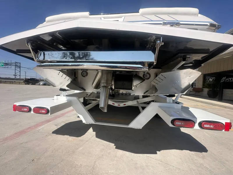 Slide: The Image of Tigé Ultré 25ZX 2025 - 40