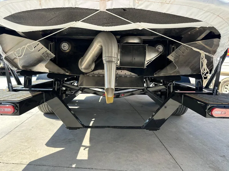 Slide: The Image of Tigé Ultré 25ZX 2025 - 41