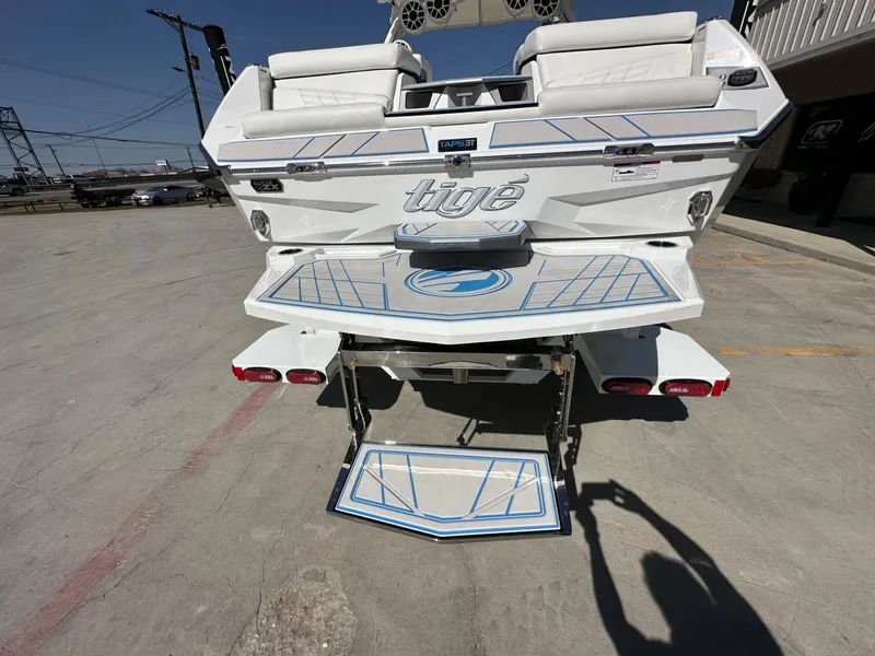 Slide: The Image of Tigé Ultré 25ZX 2025 - 43