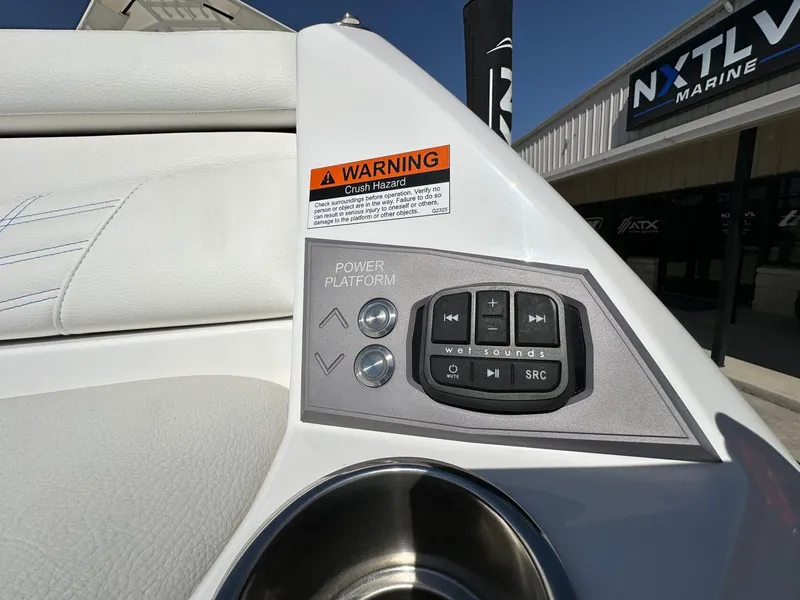 Slide: The Image of Tigé Ultré 25ZX 2025 - 44