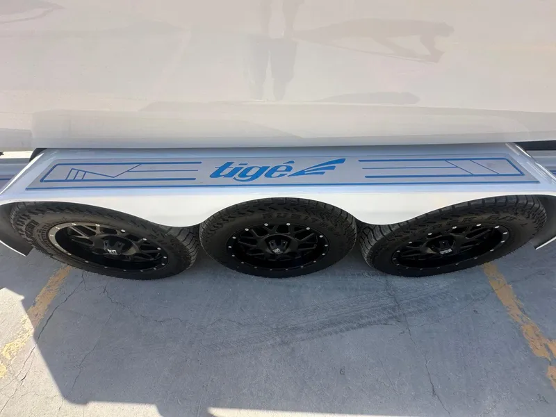 Slide: The Image of Tigé Ultré 25ZX 2025 - 45