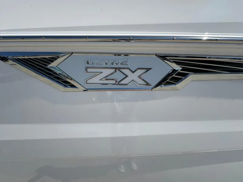 Slide: The Image of Tigé Ultré 25ZX 2025 - 46