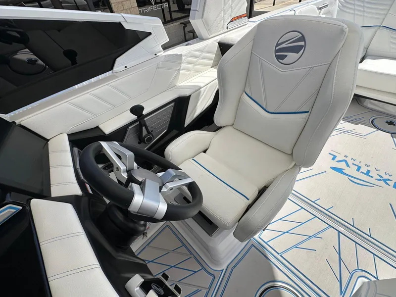 Slide: The Image of Tigé Ultré 25ZX 2025 - 50