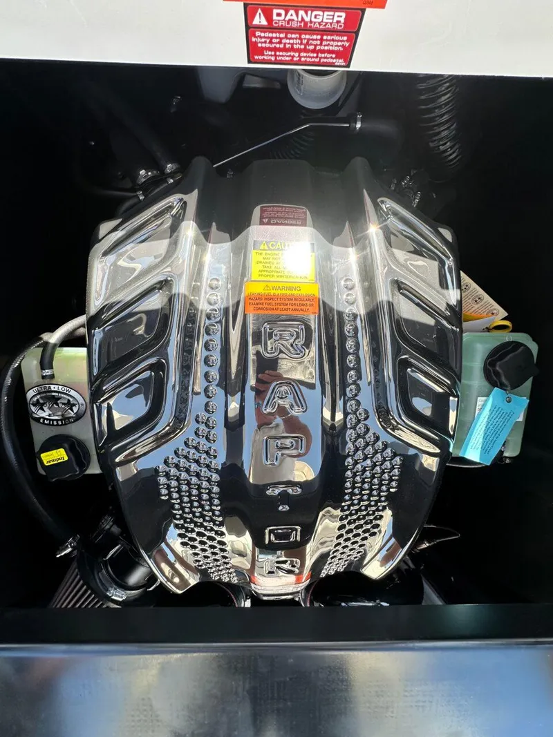 Slide: The Image of Tigé Ultré 25ZX 2025 - 56