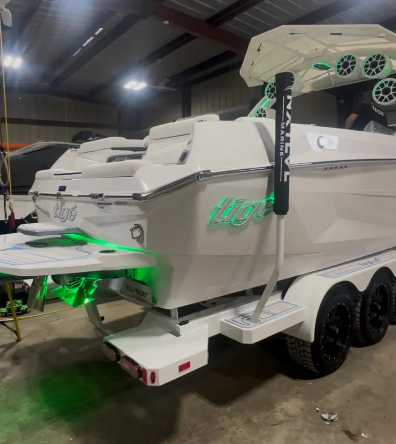 Slide: The Image of Tigé Ultré 25ZX 2025 - 57