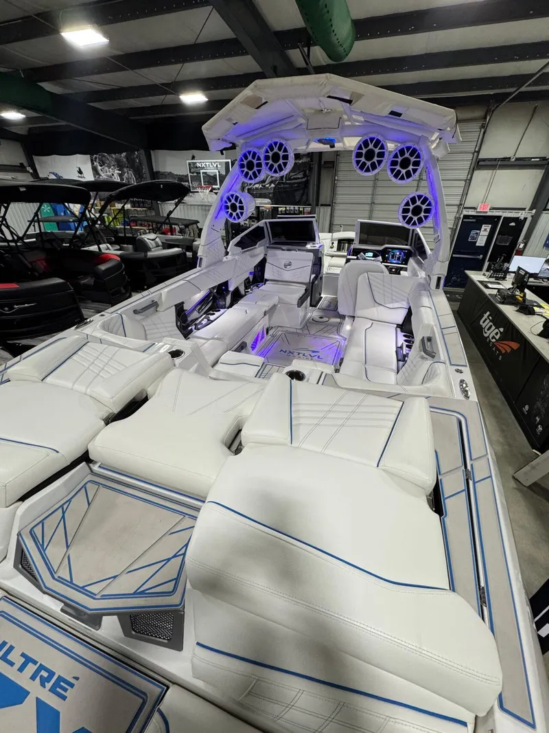 Slide: The Image of Tigé Ultré 25ZX 2025 - 58