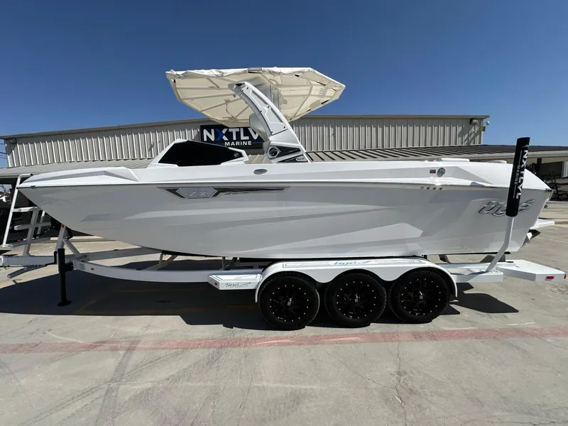 Slide: The Image of Tigé Ultré 25ZX 2025 - 6