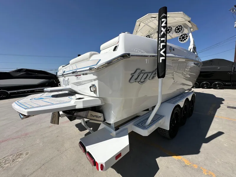 Slide: The Image of Tigé Ultré 25ZX 2025 - 9