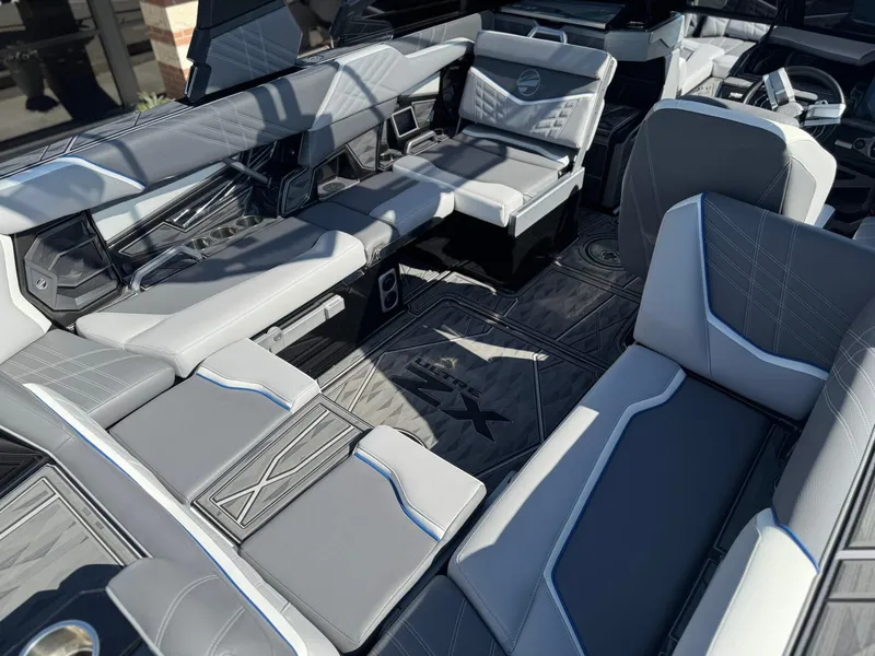 Slide: The Image of Tigé Ultré 23ZX 2024 - 12