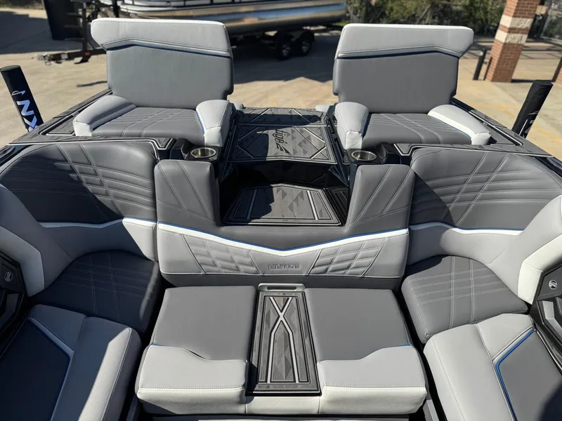 Slide: The Image of Tigé Ultré 23ZX 2024 - 13