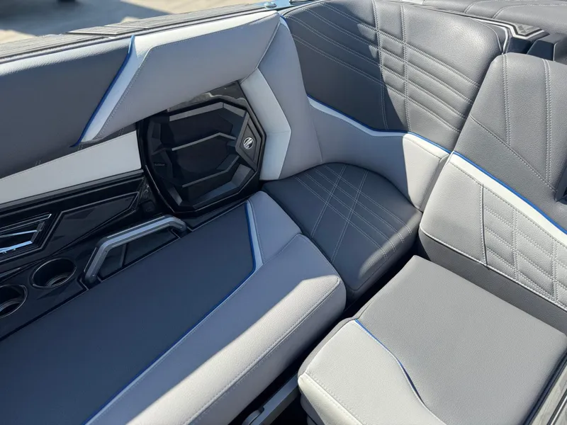 Slide: The Image of Tigé Ultré 23ZX 2024 - 15