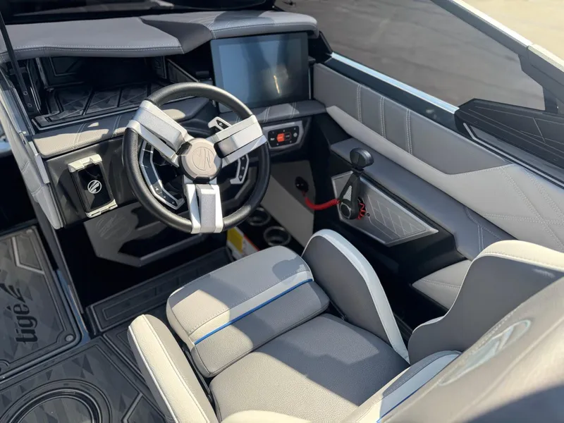 Slide: The Image of Tigé Ultré 23ZX 2024 - 19